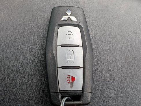 Used 2024 Mitsubishi Outlander ES FWD image 29