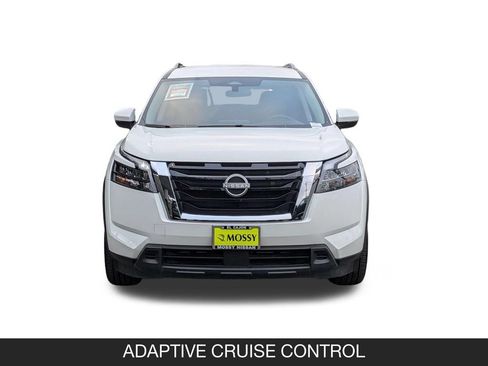 Certified 2025 Nissan Pathfinder SV FWD image 4