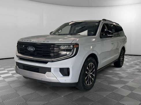 Used 2025 Ford Expedition Platinum AWD/4WD image 4