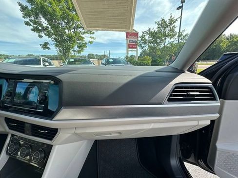 Used 2022 Volkswagen Jetta SE FWD image 16