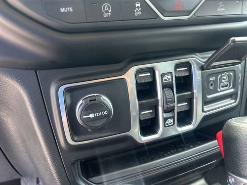 Used 2023 Jeep Wrangler Sport S image 39