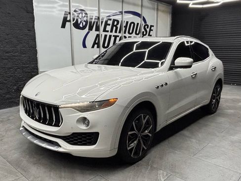 Used 2017 Maserati Levante w/ Luxury Package AWD/4WD image 5