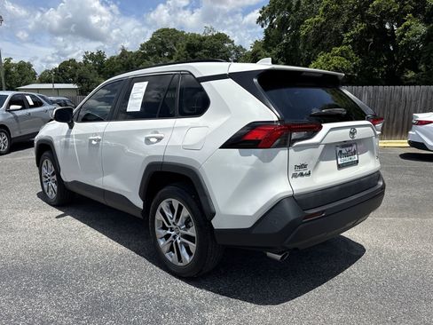 Used 2021 Toyota RAV4 XLE Premium FWD image 3