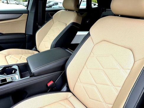 New 2026 Volkswagen Atlas Cross Sport SE FWD image 11