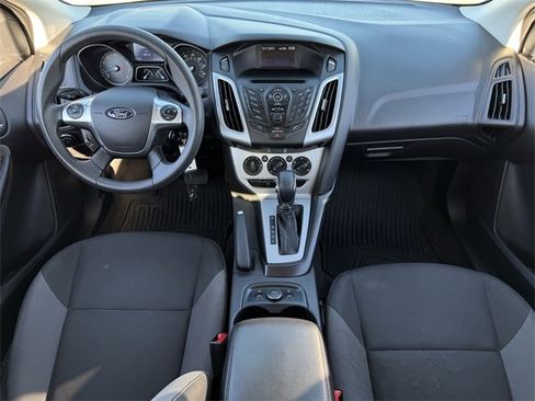 Used 2014 Ford Focus SE w/ SE Winter Package image 9
