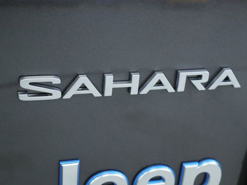 Used 2024 Jeep Wrangler Unlimited Sahara w/ Technology Group AWD/4WD image 33