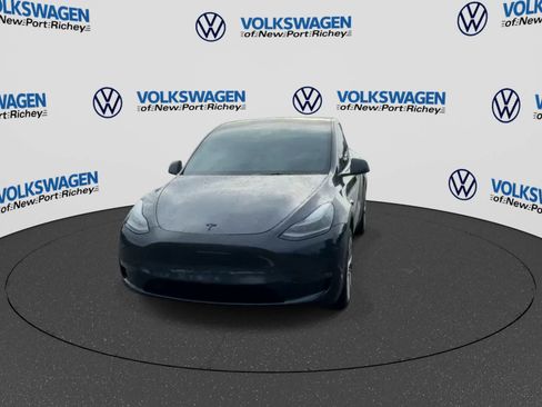 Used 2024 Tesla Model Y Long Range AWD/4WD image 3