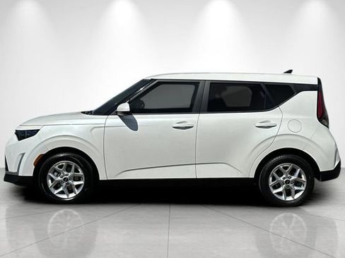 Used 2023 Kia Soul LX w/ LX Technology Package FWD image 7