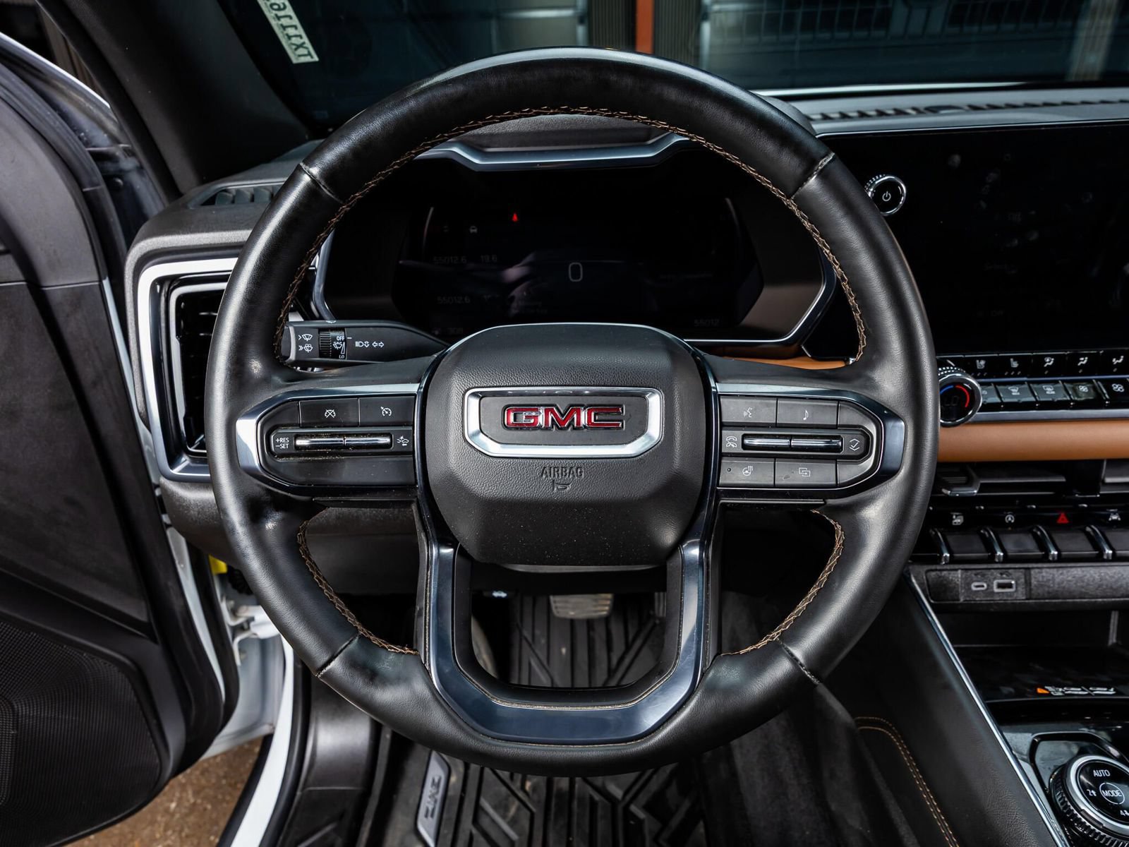 Used 2024 GMC Canyon AT4 w/ AT4 Premium Package AWD/4WD image 17