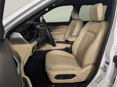 New 2025 Jeep Grand Cherokee Limited w/ Luxury Tech Group II image 12