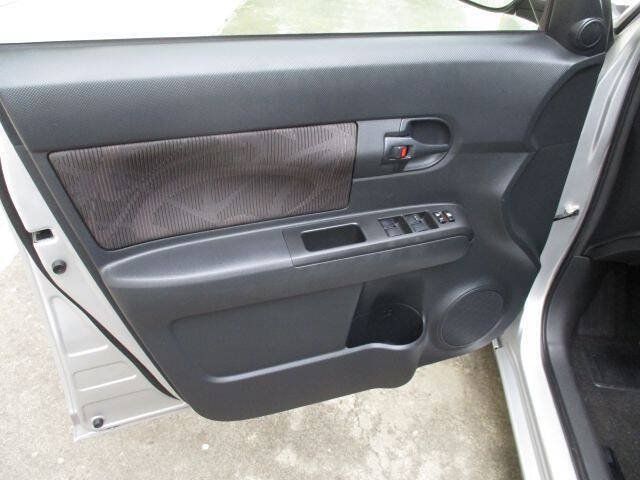 Used 2015 Scion xB FWD image 13