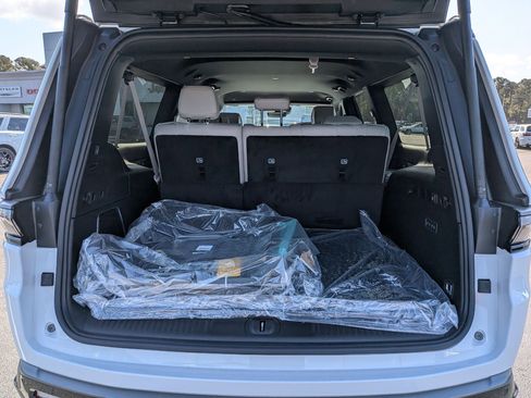 New 2026 Jeep Grand Wagoneer L Limited AWD/4WD image 26