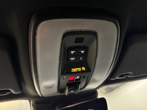 Used 2016 Volvo XC60 T6 R-Design Platinum w/ Climate Package image 34