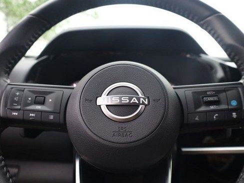 Certified 2025 Nissan Pathfinder SV FWD image 11