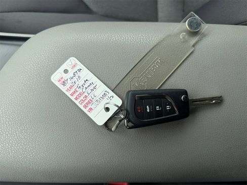 Used 2018 Toyota Camry LE image 27