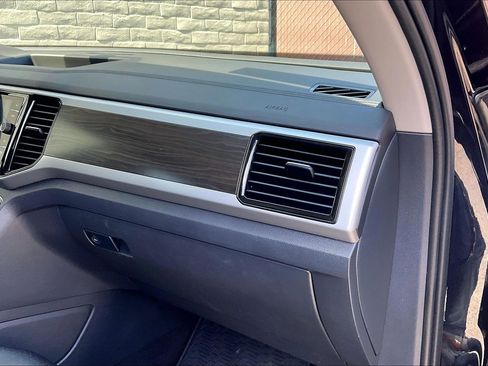 Certified 2023 Volkswagen Atlas SE w/ Panoramic Sunroof Package FWD image 16
