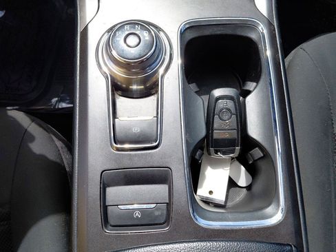 Used 2018 Ford Fusion SE w/ Fusion SE Technology Package FWD image 26