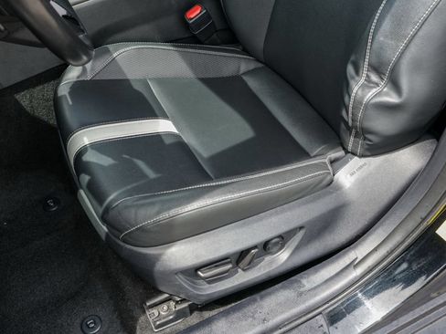Used 2025 Toyota Camry SE FWD image 18