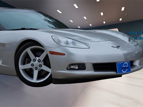 Used 2005 Chevrolet Corvette Coupe w/ Preferred Equipment Group image 2