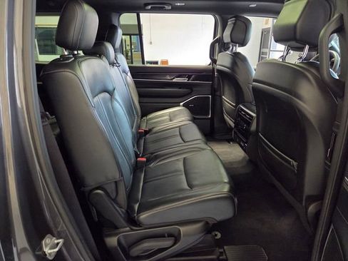Used 2022 Jeep Wagoneer Series I w/ Premium Group I AWD/4WD image 19