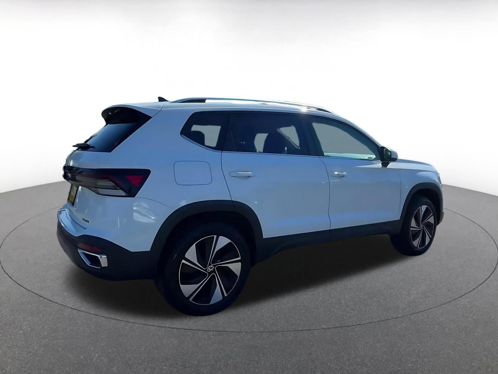 Used 2026 Volkswagen Taos SE AWD/4WD image 13