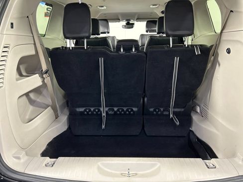 Used 2024 Chrysler Pacifica Touring-L FWD image 18