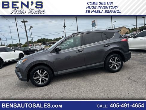 Used 2017 Toyota RAV4 XLE image 1