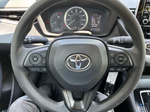 Used 2020 Toyota Corolla LE FWD image 18