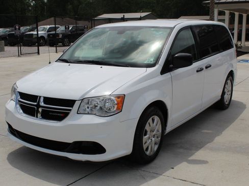 Used 2020 Dodge Grand Caravan SE FWD image 19