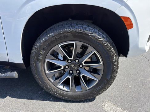 Used 2023 Chevrolet Suburban Z71 w/ Luxury Package image 15