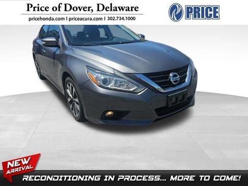 Used 2017 Nissan Altima 2.5 SV w/ Convenience Package FWD image 1