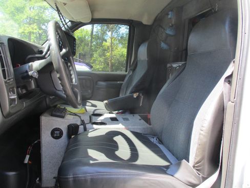 Used 2009 Chevrolet Kodiak C4500 2WD Regular Cab image 17