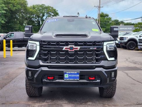 Used 2024 Chevrolet Silverado 2500 ZR2 w/ Technology Package AWD/4WD image 8