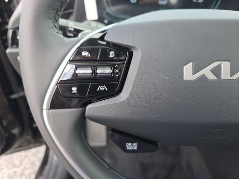 New 2025 Kia Niro EX image 26