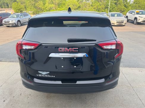 Used 2024 GMC Terrain SLE image 4