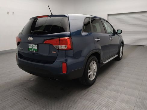 Used 2014 Kia Sorento LX image 9