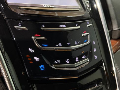 Used 2016 Cadillac Escalade Luxury RWD image 30
