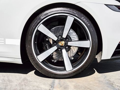 Used 2021 Porsche 911 AWD/4WD image 23