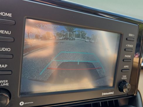 Used 2021 Toyota RAV4 XLE w/ Convenience Package FWD image 20
