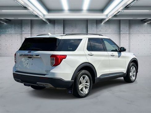 Used 2023 Ford Explorer XLT w/ Equipment Group 202A AWD/4WD image 6