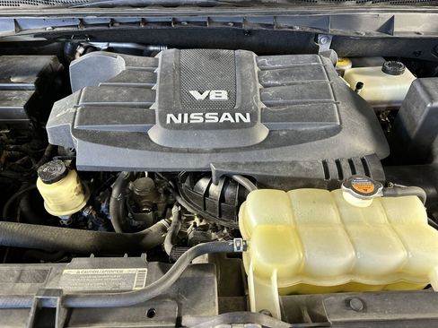 Used 2018 Nissan Titan SV image 31