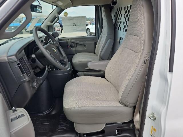 New 2026 Chevrolet Express 2500 Extended w/ Communications Package RWD image 18