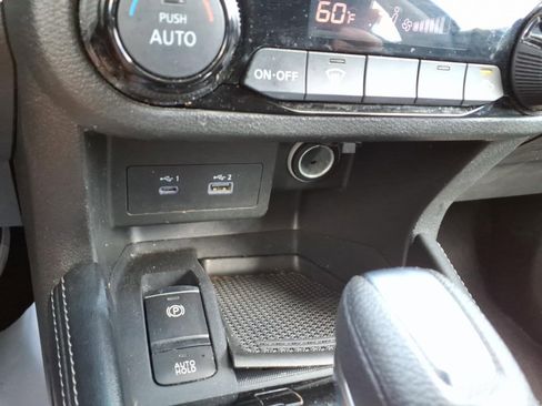 Used 2022 Nissan Kicks SV FWD image 18