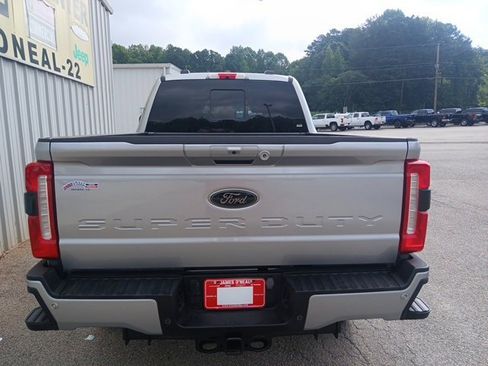 Used 2023 Ford F250 Lariat w/ Black Appearance Package image 5