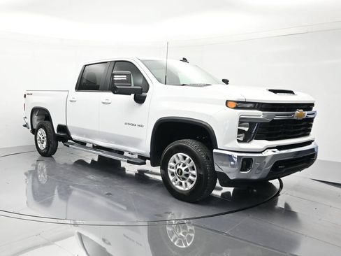 Used 2025 Chevrolet Silverado 2500 LT w/ Convenience Package AWD/4WD image 3