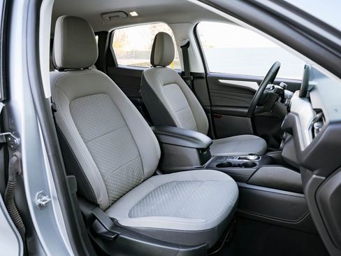 Used 2022 Ford Escape SE w/ Cold Weather Package image 21