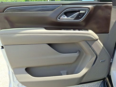 Used 2021 GMC Yukon XL SLT w/ SLT Premium Package AWD/4WD image 10
