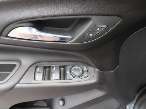 Used 2023 Chevrolet Equinox LT FWD image 19