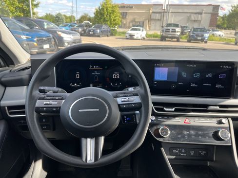 Used 2025 Hyundai Sonata SEL FWD image 2