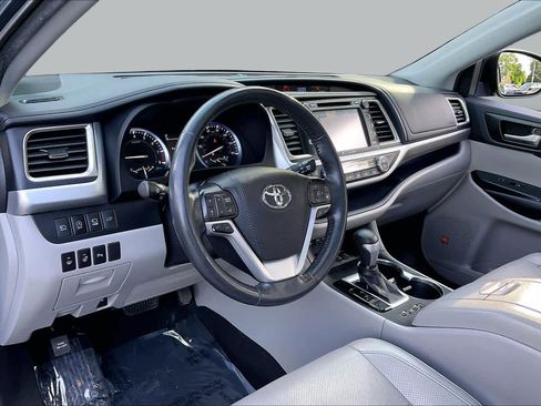 Used 2019 Toyota Highlander Limited Platinum AWD/4WD image 17
